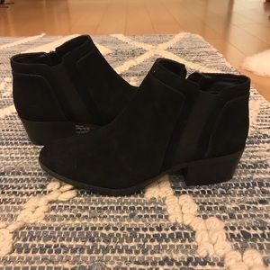 NWOT Karl Lagerfeld Aimee Black Ankle Booties 🖤